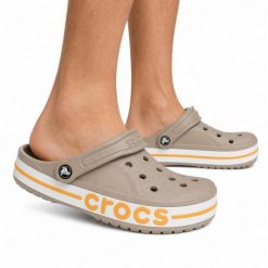 Klapki chodaki sportowe Crocs BAYABAND CLOG. Brązowe klapki Crocs, bez wzorów, z materiału, bez obcasa. Za 219.00 zł.