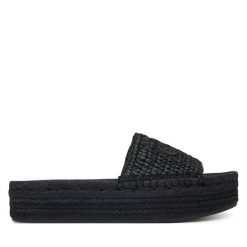 Espadryle Calvin Klein. Czarne espadryle Calvin Klein, bez wzorów, bez obcasa, bez zapięcia. Za 449.99 zł.