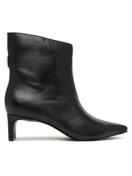 Guess Botki FLTSIR LEA10 Czarny. Czarne botki Guess, z aplikacjami, ze skóry, bez obcasa, na słupku, bez zapięcia. Za 764.99 zł.