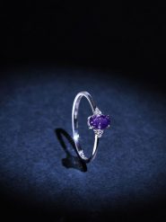 DIAMANTA Złoty pierścionek "Mady" z diamentami i ametystem rozmiar: 52. Szare pierścionki DIAMANTA, z ametystem, złote. Za 1,239.99 zł.