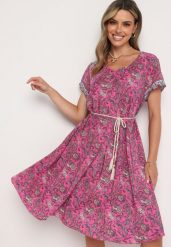 Fuksjowa Wiskozowa Sukienka Rozkloszowana we Wzór Paisley Mastis. Czerwone sukienki Born2be, na imprezę, uniwersalny, bez wzorów, z wiskozy, eleganckie, bez kołnierzyka, bez ramiączek, midi, rozkloszowane. Za 64.99 zł.