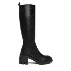 Kozaki JENNY. Czarne kozaki Jenny, bez obcasa, na słupku, bez zapięcia. Za 229.99 zł.