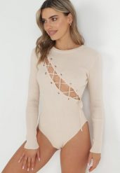Beżowe Prążkowane Body z Gorsetowym Wiązaniem Dyllia. Brązowe body Born2be, bez wzorów, z dzianiny. Za 129.99 zł.