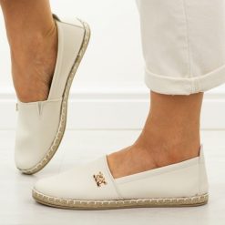 Beżowe lico espadryle damskie, półbuty Potocki 16374. Brązowe espadryle POTOCKI, bez wzorów, z jeansu, bez obcasa, na płaskiej podeszwie, bez zapięcia. Za 99.00 zł.