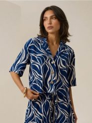 Koszula z krótkim rękawem z motywem roślinnym - wielobarwny. Koszule Sinsay, l, bez wzorów, bez kołnierzyka, bez ramiączek. Za 35.99 zł.