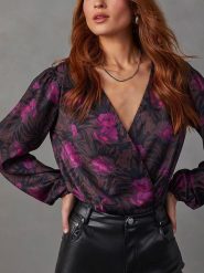 LA Angels Bluzka w kolorze czarno-fioletowym rozmiar: M. Czarne bluzki LA Angels, m, bez wzorów, bez kołnierzyka, bez ramiączek. Za 122.38 zł.