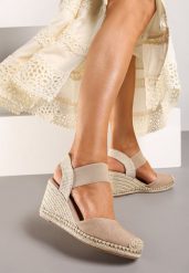 Beżowe Sandały z Plecionką na Koturnie w Stylu Espadryli Laxisa. Brązowe sandały Born2be, bez wzorów, bez obcasa, na koturnie, bez zapięcia. W wyprzedaży za 59.99 zł.