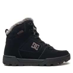 Trzewiki DC Shoes. Czarne botki DC Shoes, bez wzorów, bez obcasa, na płaskiej podeszwie, bez zapięcia. Za 399.99 zł.
