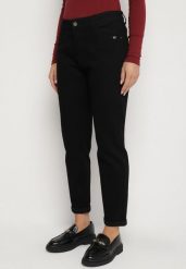 Czarne Casualowe Jeansy o Kroju Mom Fit Arettia. Czarne jeansy Born2be, l, bez wzorów, z podwyższonym stanem. Za 89.99 zł.