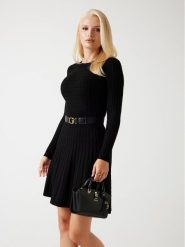 Guess Sukienka 178883 Czarny Classic Fit. Czarne sukienki Guess, na co dzień, xs, z aplikacjami, bez kołnierzyka, bez ramiączek, proste. Za 619.99 zł.