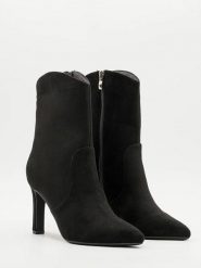 Bellucci Botki w kolorze czarnym rozmiar: 38. Czarne botki Bellucci, bez wzorów, bez obcasa, na szpilce, bez zapięcia. Za 130.99 zł.