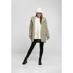 Płaszcz damski Urban Classics oversized sherpa. Białe płaszcze Urban Classics, m, bez wzorów, z tkaniny, bez kaptura. Za 304.00 zł.