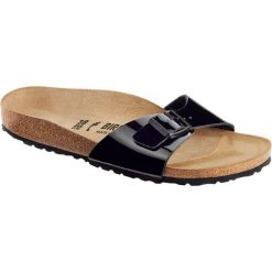 Klapki damskie Birkenstock 040303. Czarne klapki Birkenstock, bez wzorów, z materiału, bez obcasa. Za 559.00 zł.