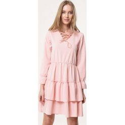 Łososiowa Sukienka Natured. Czerwone sukienki Born2be, m, bez wzorów, bez kołnierzyka, bez ramiączek, mini. Za 79.99 zł.