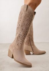 Ciemnobeżowe Ażurowe Kozaki Typu Kowbojki na Stożkowym Obcasie Antastus. Brązowe kozaki Renee, z zamszu, bez obcasa, na obcasie, bez zapięcia. Za 199.99 zł.
