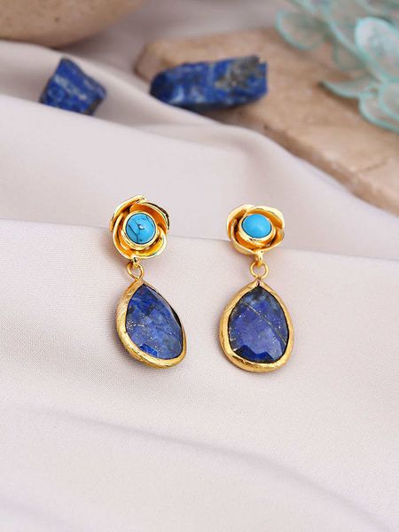 L'Atelier de Gaia Pozłacane kolczyki-wkrętki z lapis lazuli i turkusami rozmiar: onesize. Niebieskie kolczyki L'Atelier de Gaia, z lazurytem, pozłacane. Za 87.81 zł.