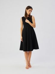 Stylove Sukienka w kolorze czarnym rozmiar: S. Czarne sukienki Stylove, s, bez wzorów, bez kołnierzyka, bez ramiączek, midi, rozkloszowane. Za 314.95 zł.