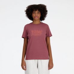 Koszulka damska New Balance WT41912WAD – różowa. Czerwone koszulki sportowe New Balance, bez wzorów, z bawełny, bez ramiączek. Za 49.99 zł.