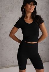 Czarne Elastyczne Szorty Biker High Waist Diovien. Czarne szorty Renee, bez wzorów, prążkowane, z podwyższonym stanem. Za 49.99 zł.