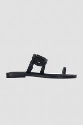 MICHAEL KORS Czarne klapki Alma Flat Sandal. Czarne klapki Michael Kors, bez wzorów, bez obcasa. W wyprzedaży za 469.99 zł.