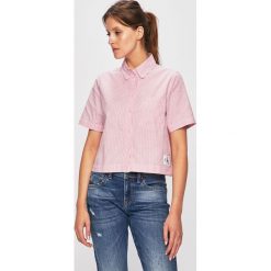 Calvin Klein Jeans - Bluzka. Czerwone bluzki Calvin Klein Jeans, l, bez wzorów, z bawełny, bez kołnierzyka, bez ramiączek. W wyprzedaży za 199.90 zł.