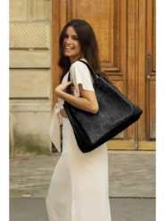 Christian Laurier Skórzana torebka "Lina" w kolorze czarnym - 39 x 32 x 19 cm rozmiar: onesize. Czarne torby na ramię Christian Laurier, bez wzorów, z materiału, na ramię, bez dodatków. Za 321.97 zł.