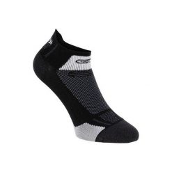 Skarpety do biegania KIPRUN. Czarne skarpety KALENJI, bez wzorów, z elastanu. Za 19.99 zł.