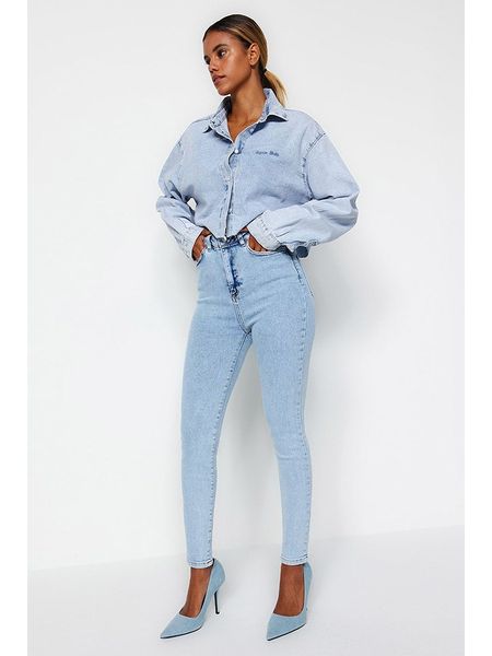 Trendyol Dżinsy - Skinny fit - w kolorze błękitnym rozmiar: 36. Niebieskie jeansy Trendyol, bez wzorów, z podwyższonym stanem. Za 74.28 zł.