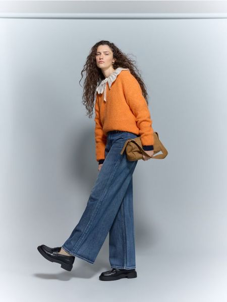 Jeansy wide leg z aplikacją - indigo jeans. Niebieskie jeansy Reserved, z aplikacjami. Za 149.99 zł.