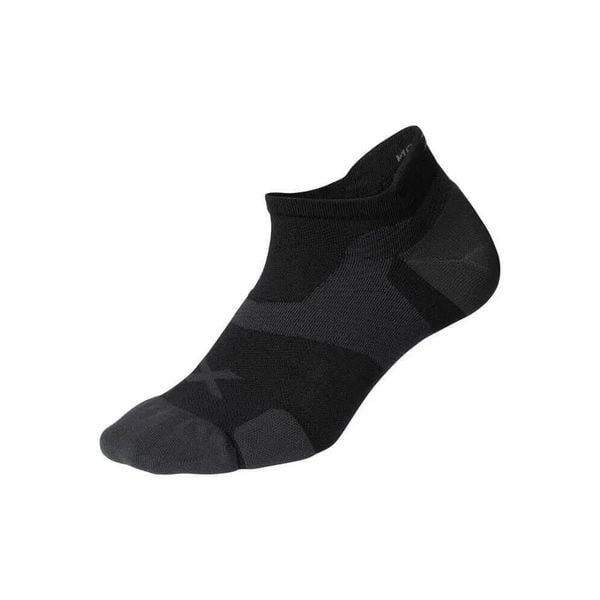 Niewidzialne skarpety 2XU Vectr Cushion. Czarne skarpety 2XU, bez wzorów, z lycry. Za 148.50 zł.
