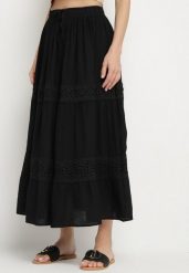 Czarna Spódnica z Wiskozą o Rozkloszowanym Kroju z Koronkowym Zdobieniem Banilea. Czarne spódnice Born2be, na co dzień, m, z aplikacjami, z koronki, eleganckie, maxi, proste. Za 99.99 zł.