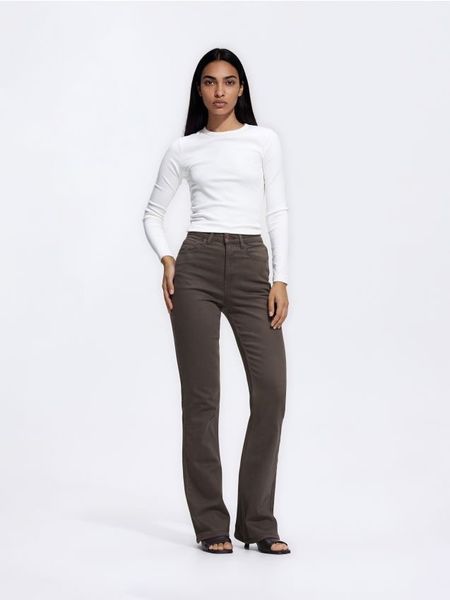 Jeansy flare z wysokim stanem - dark grey jeans. Szare jeansy Reserved, bez wzorów, z podwyższonym stanem. Za 129.99 zł.