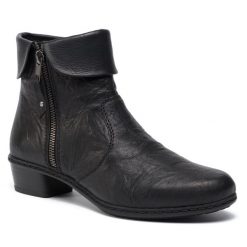 Botki Rieker. Czarne botki Rieker, bez wzorów, bez obcasa, na płaskiej podeszwie, bez zapięcia. Za 369.99 zł.