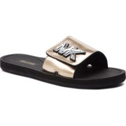 Klapki MICHAEL MICHAEL KORS - Mk Slide 40R9MKFA3M Pale Gold. Żółte klapki MICHAEL Michael Kors, z aplikacjami, z materiału, bez obcasa. W wyprzedaży za 209.00 zł.