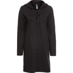 Sukienka dresowa ze sznurowaniem bonprix czarny. Czarne sukienki bonprix, bez wzorów, z dresówki, bez kołnierzyka, bez ramiączek. Za 109.99 zł.