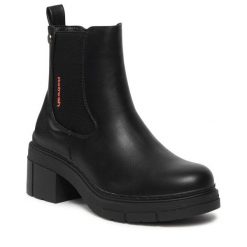 Botki Refresh. Czarne botki Refresh, bez wzorów, bez obcasa, na słupku, bez zapięcia. Za 299.99 zł.