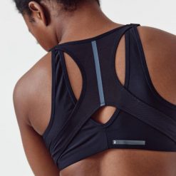 Stanik sportowy Decathlon. Czarne bielizna sportowa DECATHLON, z materiału, bez zapięcia, na fitness i siłownię. Za 149.99 zł.
