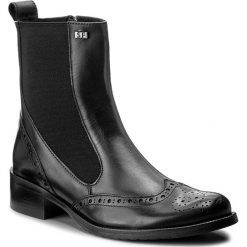 Botki SOLO FEMME - 52033-07-883/000-02-00 Czarny. Czarne botki Solo Femme, bez wzorów, z materiału, bez obcasa, na obcasie, bez zapięcia. Za 389.00 zł.