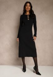 Czarna Prążkowana Sukienka z Dzianiny z Wiskozą Zdobiona Aplikacjami Tusmeira. Czarne sukienki Renee, na spotkanie biznesowe, m, z aplikacjami, z dzianiny, eleganckie, bez kołnierzyka, bez ramiączek, midi, oversize. Za 159.99 zł.