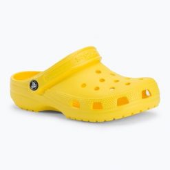 Klapki Crocs Classic. Żółte klapki Crocs, bez wzorów, bez obcasa. Za 89.99 zł.