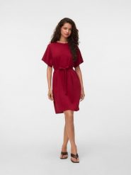 Vero Moda Sukienka w kolorze bordowym rozmiar: M. Czerwone sukienki Vero Moda, na co dzień, m, bez wzorów, z tkaniny, bez kołnierzyka, bez ramiączek, mini, proste. Za 139.95 zł.