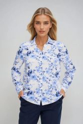 Wiskozowa koszula w kwiaty niebieska. Niebieskie koszule MOODO, l, bez wzorów, z wiskozy, bez kołnierzyka, bez ramiączek. Za 89.99 zł.