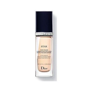 Christian Dior Diorskin Star Podkład rozjaśniający do twarzy 010 Ivory 30ml. Podkłady Christian Dior. Za 161.00 zł.