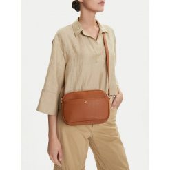 Torebka Beverly Hills Polo Club. Brązowe listonoszki Beverly Hills Polo Club, bez wzorów, bez dodatków. Za 179.99 zł.