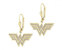 Złote kolczyki z cyrkoniami - DC, Wonder Woman, Warner Bros. Discovery. Żółte kolczyki Apart, z cyrkonią, złote. Za 1,869.00 zł.