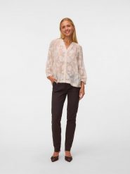 Vero Moda Bluzka w kolorze kremowym rozmiar: M. Brązowe bluzki Vero Moda, m, bez wzorów, bez kołnierzyka, bez ramiączek. Za 114.95 zł.