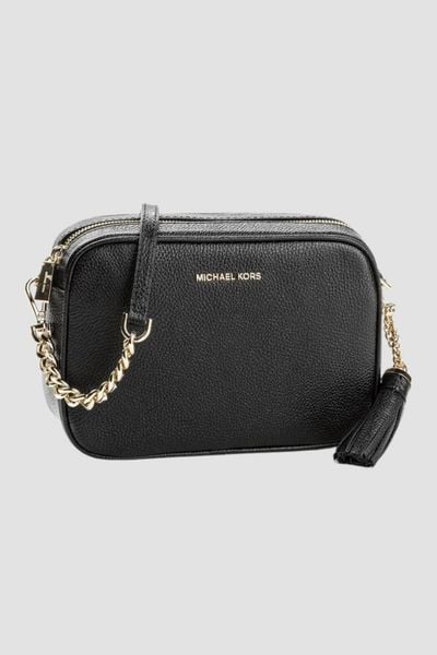 MICHAEL KORS Czarna listonoszka skórzana. Czarne listonoszki Michael Kors, bez wzorów, ze skóry, klasyczne, bez dodatków. W wyprzedaży za 542.99 zł.