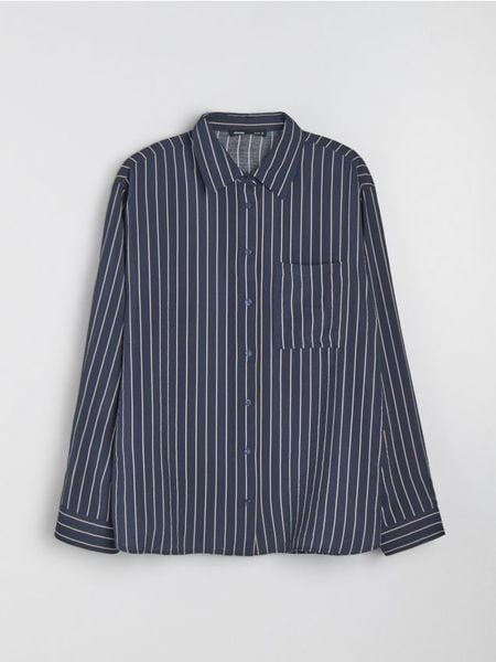 Koszula oversize w pionowe paski, z wiskozą - granatowy. Niebieskie koszule Sinsay, l, bez wzorów, z wiskozy, bez kołnierzyka, bez ramiączek. Za 39.99 zł.