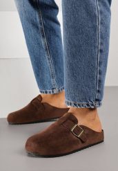 Ciemnobrązowe Klapki Typu Mule z Imitacji Zamszu z Paskiem z Klamerką Anevitta. Brązowe klapki Born2be, bez wzorów, bez obcasa, na płaskiej podeszwie. Za 79.99 zł.