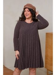 Curvy Lady Sukienka w kolorze ciemnobrązowym rozmiar: 40/42. Brązowe sukienki Curvy Lady, bez wzorów, klasyczne, bez kołnierzyka, bez ramiączek, midi. Za 144.92 zł.